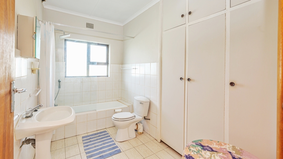 4 Bedroom Property for Sale in Struisbaai Western Cape
